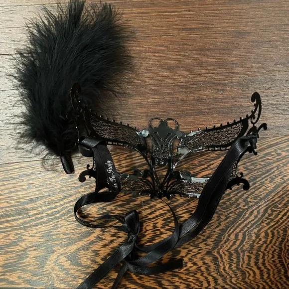 Laser Cut Venetian Black Metal Mask - Picture 4 of 5